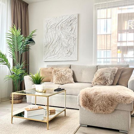 The Elite Suite II Downtown Ac & Garage Parking 브라티슬라바 외부 사진
