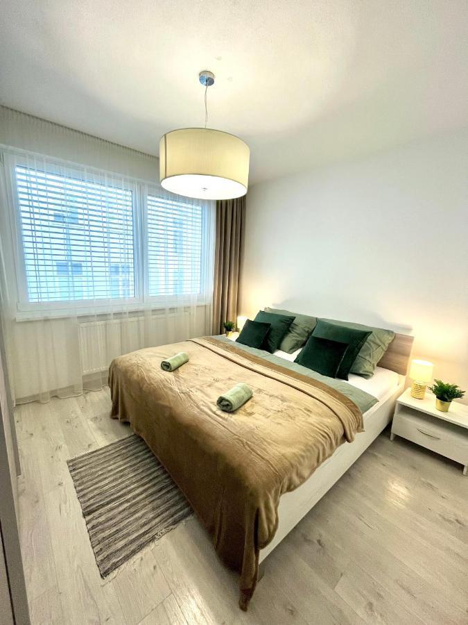 The Elite Suite II Downtown Ac & Garage Parking 브라티슬라바 외부 사진