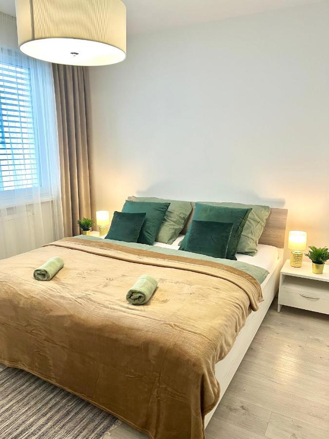 The Elite Suite II Downtown Ac & Garage Parking 브라티슬라바 외부 사진