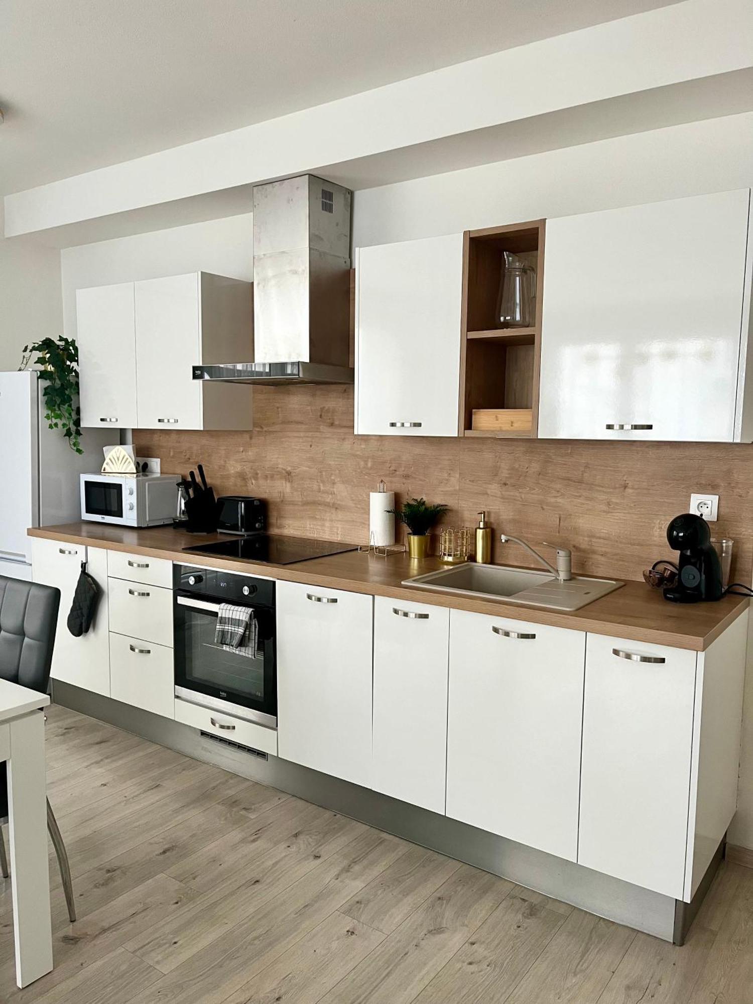 The Elite Suite II Downtown Ac & Garage Parking 브라티슬라바 외부 사진