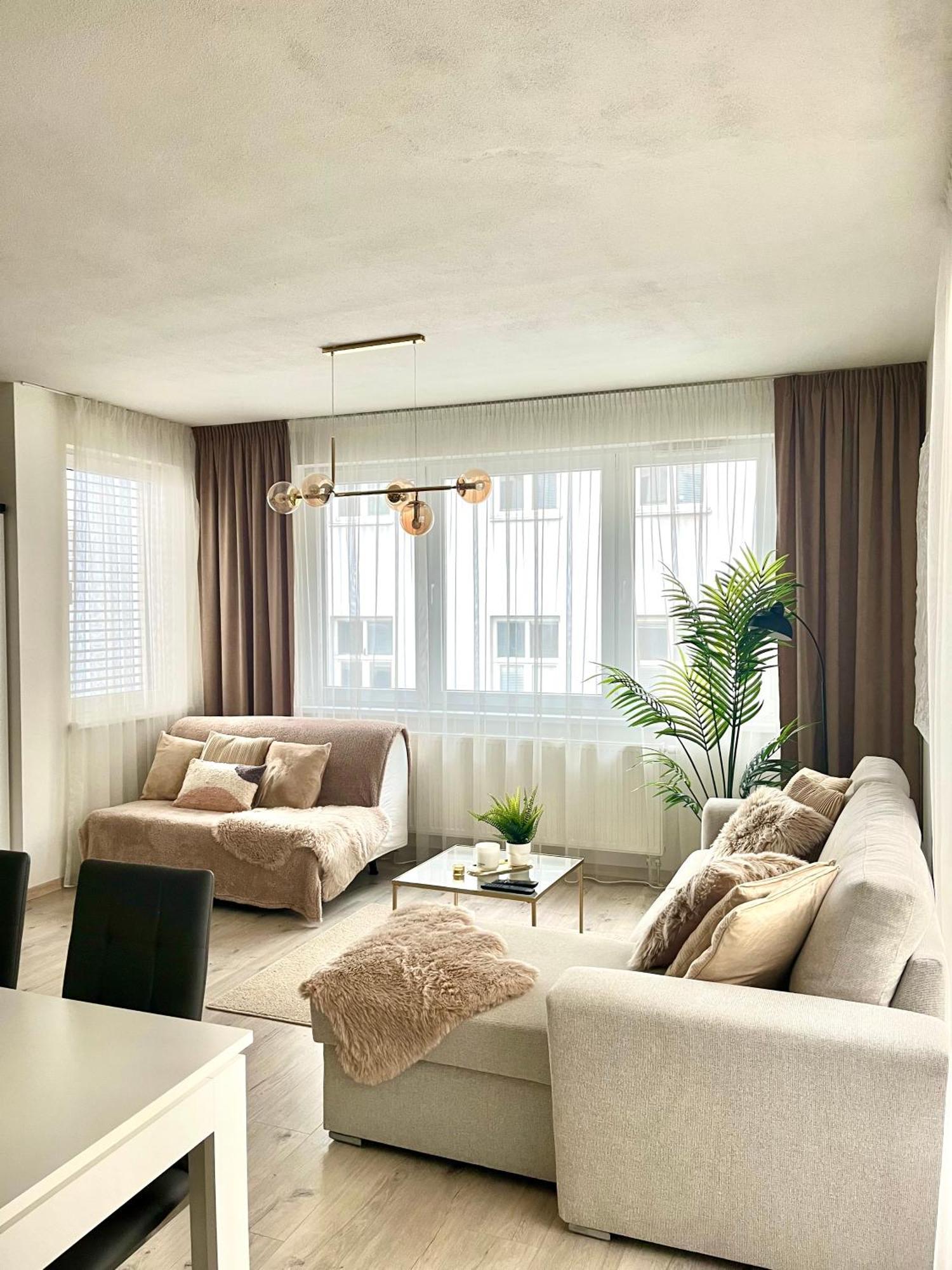 The Elite Suite II Downtown Ac & Garage Parking 브라티슬라바 외부 사진
