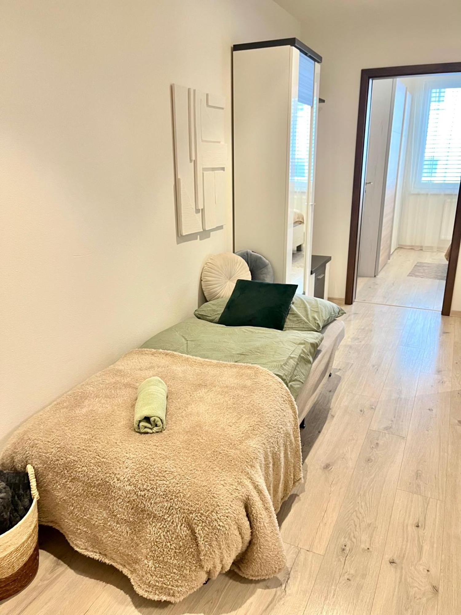 The Elite Suite II Downtown Ac & Garage Parking 브라티슬라바 외부 사진